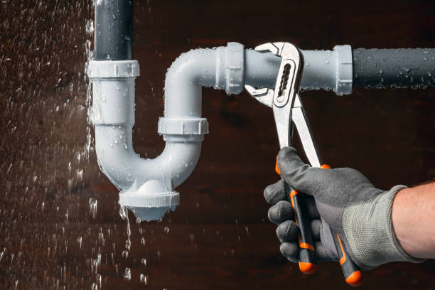 Professional Pipe Repair technician working in Kemp, TX